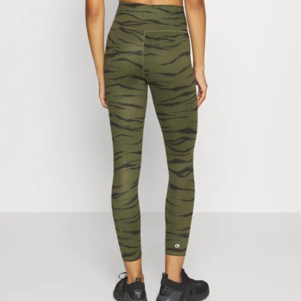 NWT- Gap High Rise Breathable Ankle Leggings, Large Tall , green, black, zebra - Picture 3 of 7